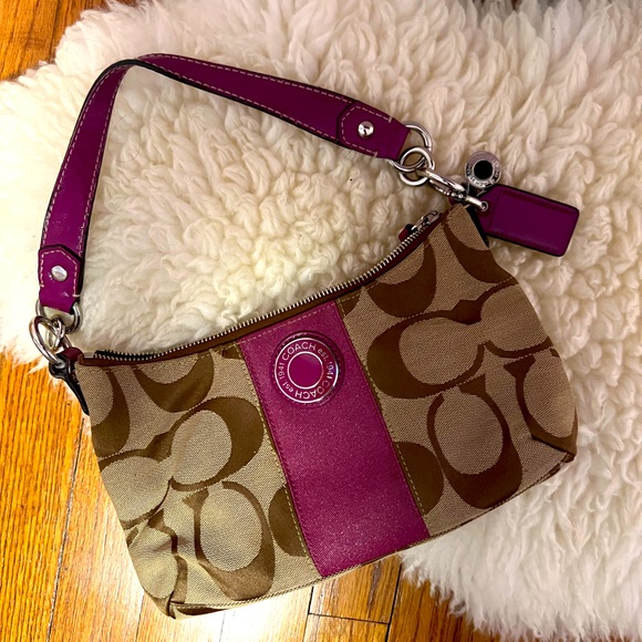 Coach bag can be used as crossbody or arm - Picture 1 of 4